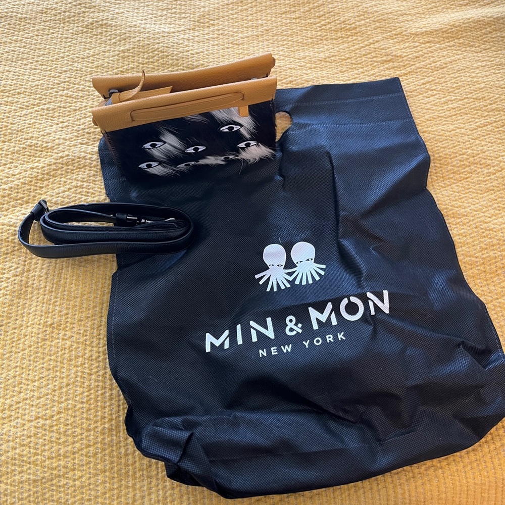 Min & Mon Vali crossbody micro Black Tote with Eye-Design Tan